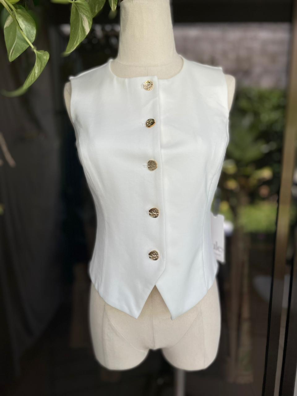 Chaleco Blanco Botones Dorados