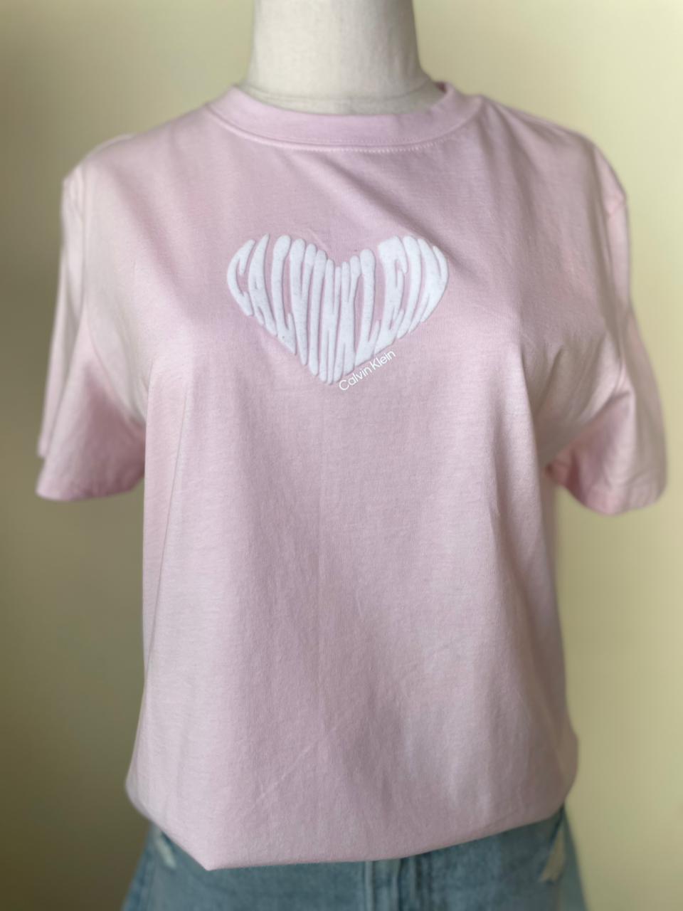 Camiseta Calvin Klein Heart Logo (Rosa)