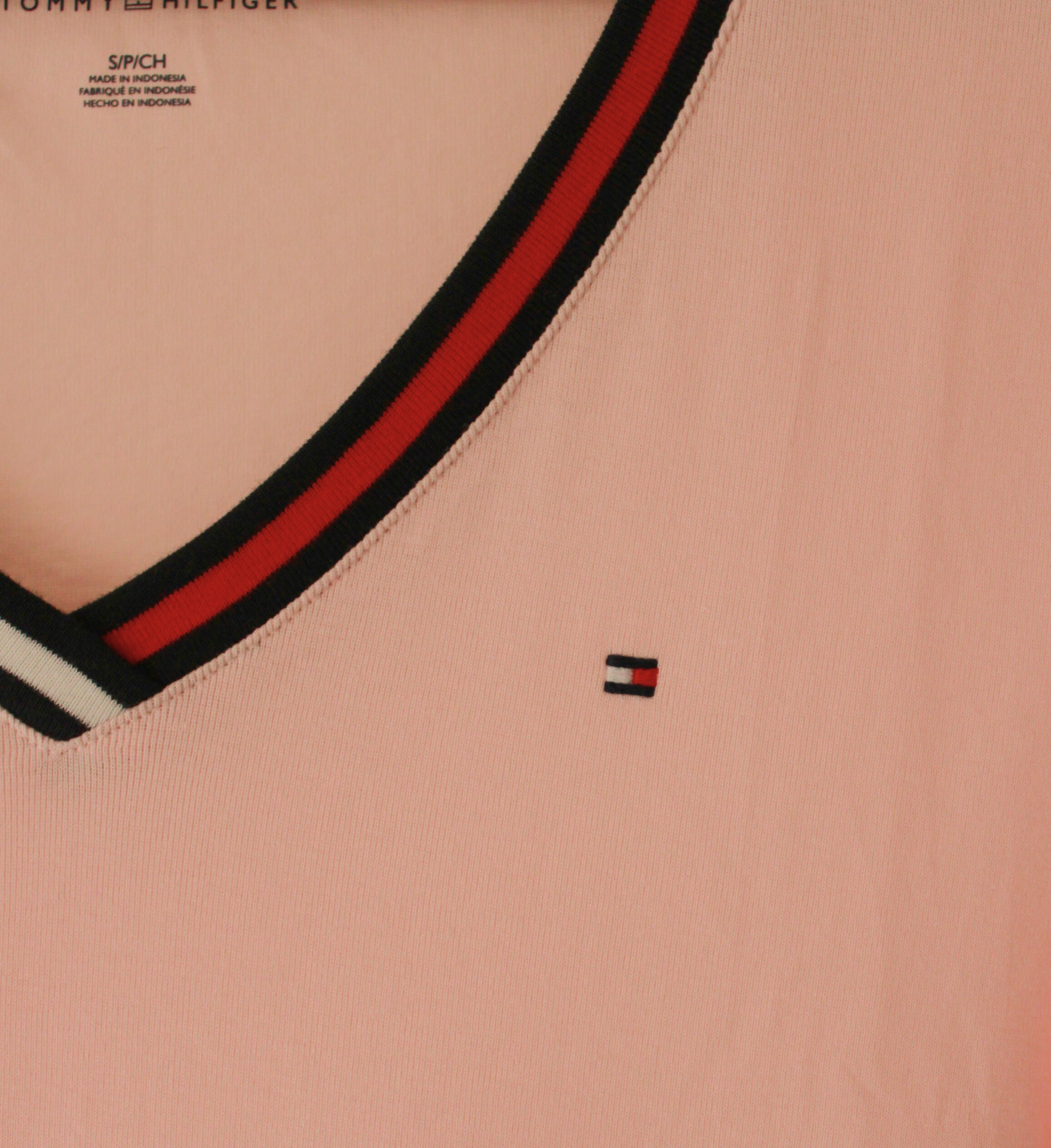 Camiseta Tommy Rosada con cuello en V